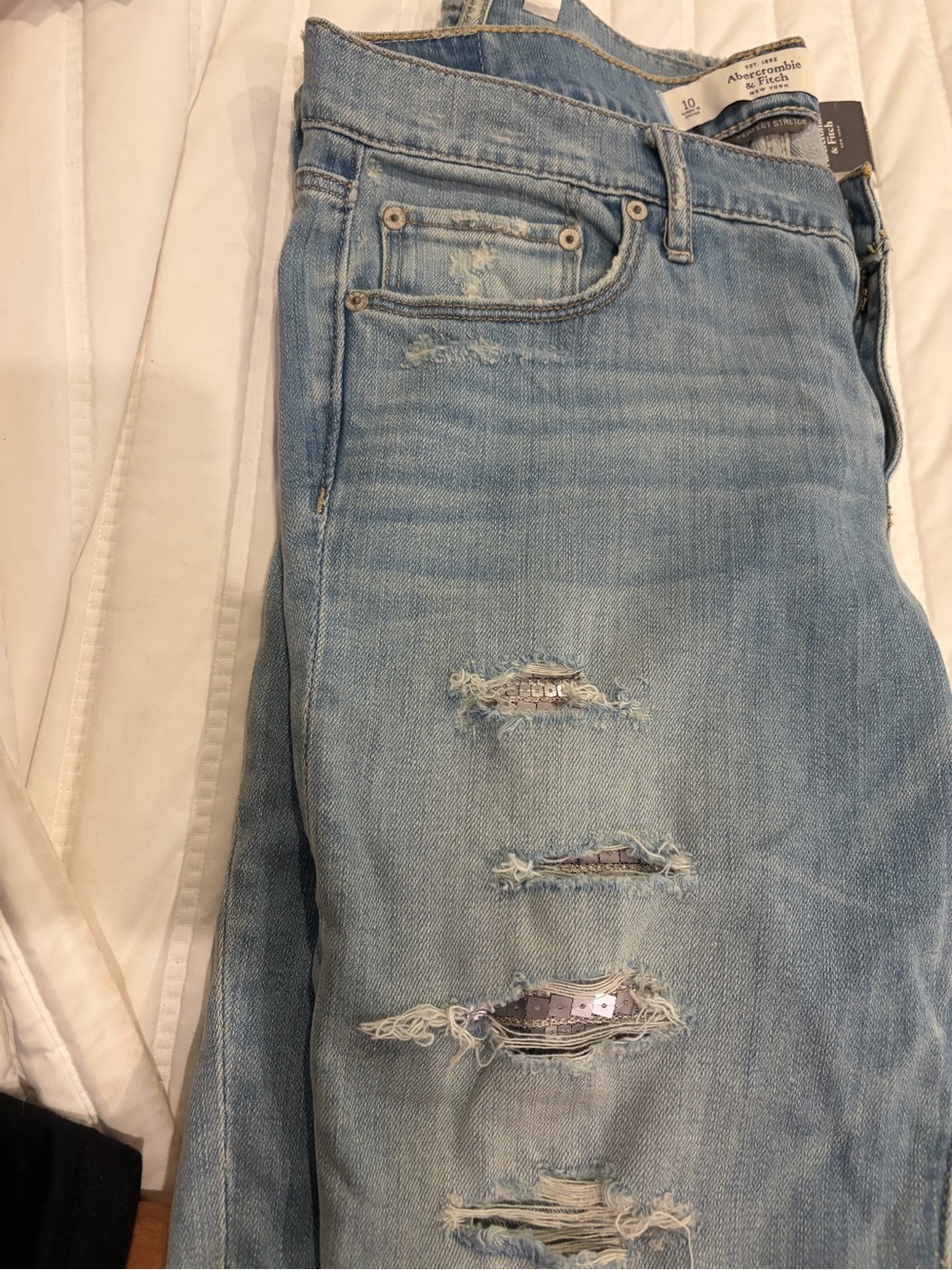 NWT Abercrombie & Fitch Light Wash Distressed SEQUIN patch skinny Jeans 30